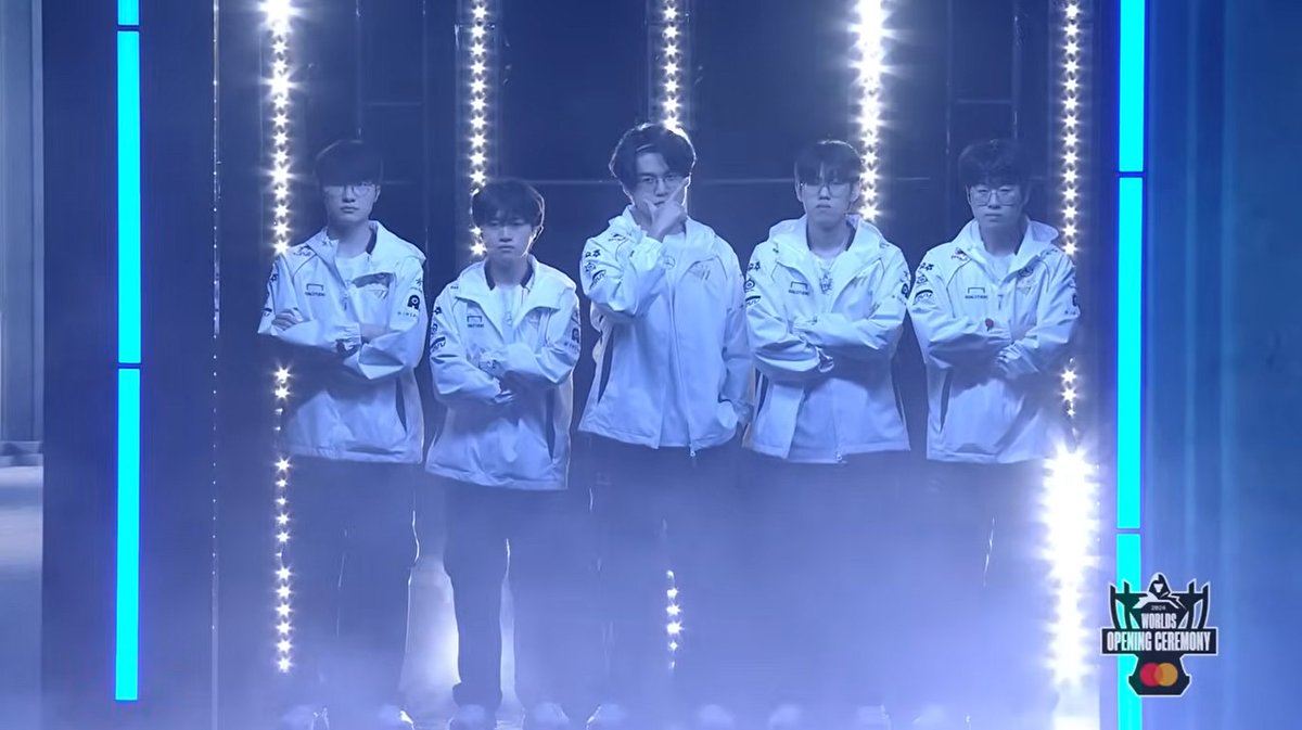 whimsywooje's tweet image. i can’t believe the song in this part would still be relevant years later — because yes, “still here”.