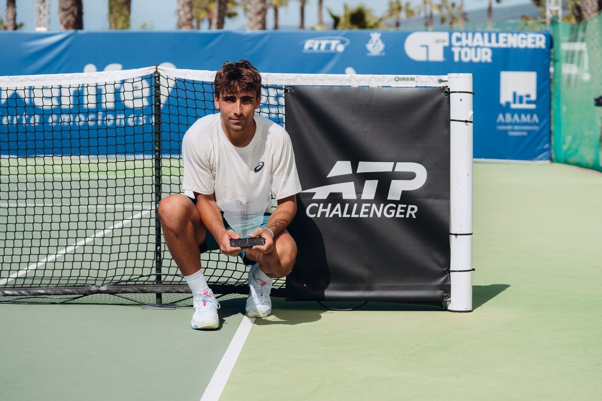 🏆  El campeón con su trofeo.
👏  Enhorabuena, <a href="/Mridatenis1/">Dani Merida</a>, por tu segundo título <a href="/ATPChallenger/">ATP Challenger</a>.
🔜  A por más esta próxima semana en Tenerife.
