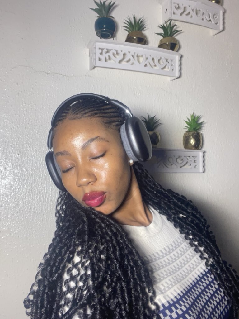 theyenvyvivian's tweet image. Should I come over?