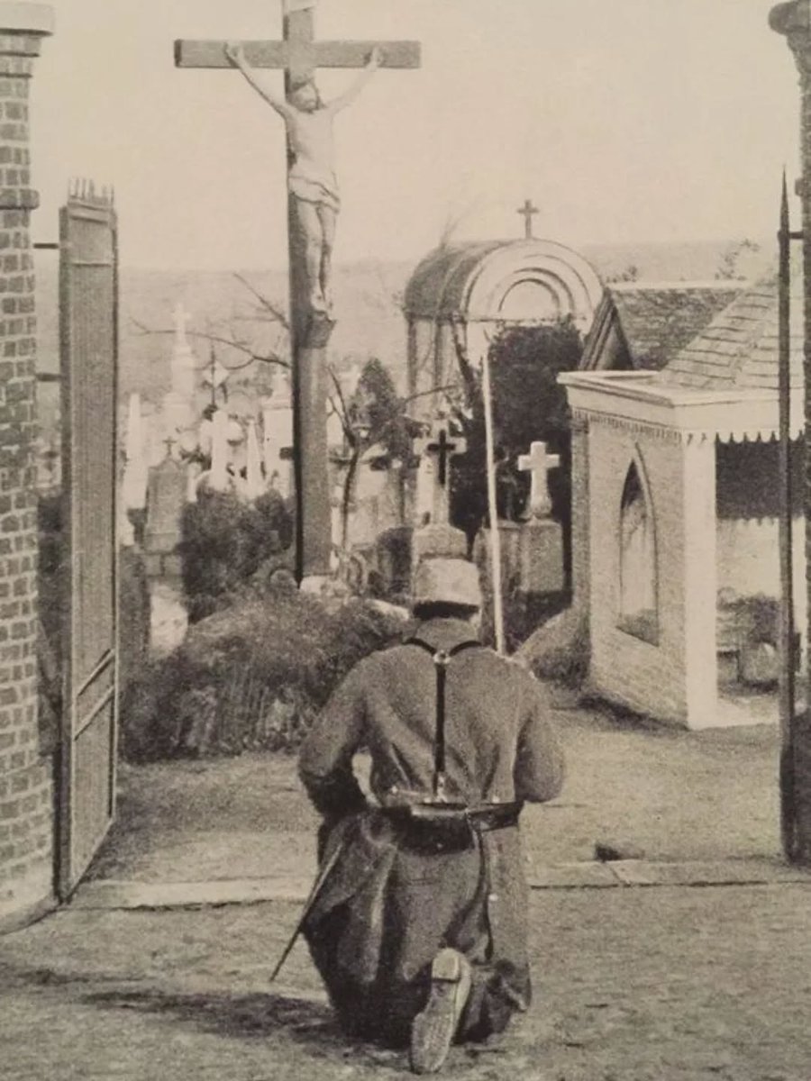 LetItShine69's tweet image. ✨️ " Mon enfant, me disait-il, nous ne devons pas seulement aimer notre peuple quand il flatte notre vanité, nous devons l'aimer de la manière dont Dieu aime les hommes, qui toujours le déçoivent. " - Gertrud von Le Fort 

Crédit image ; Charge D'âmes 

#aimer #hommes #Dieu