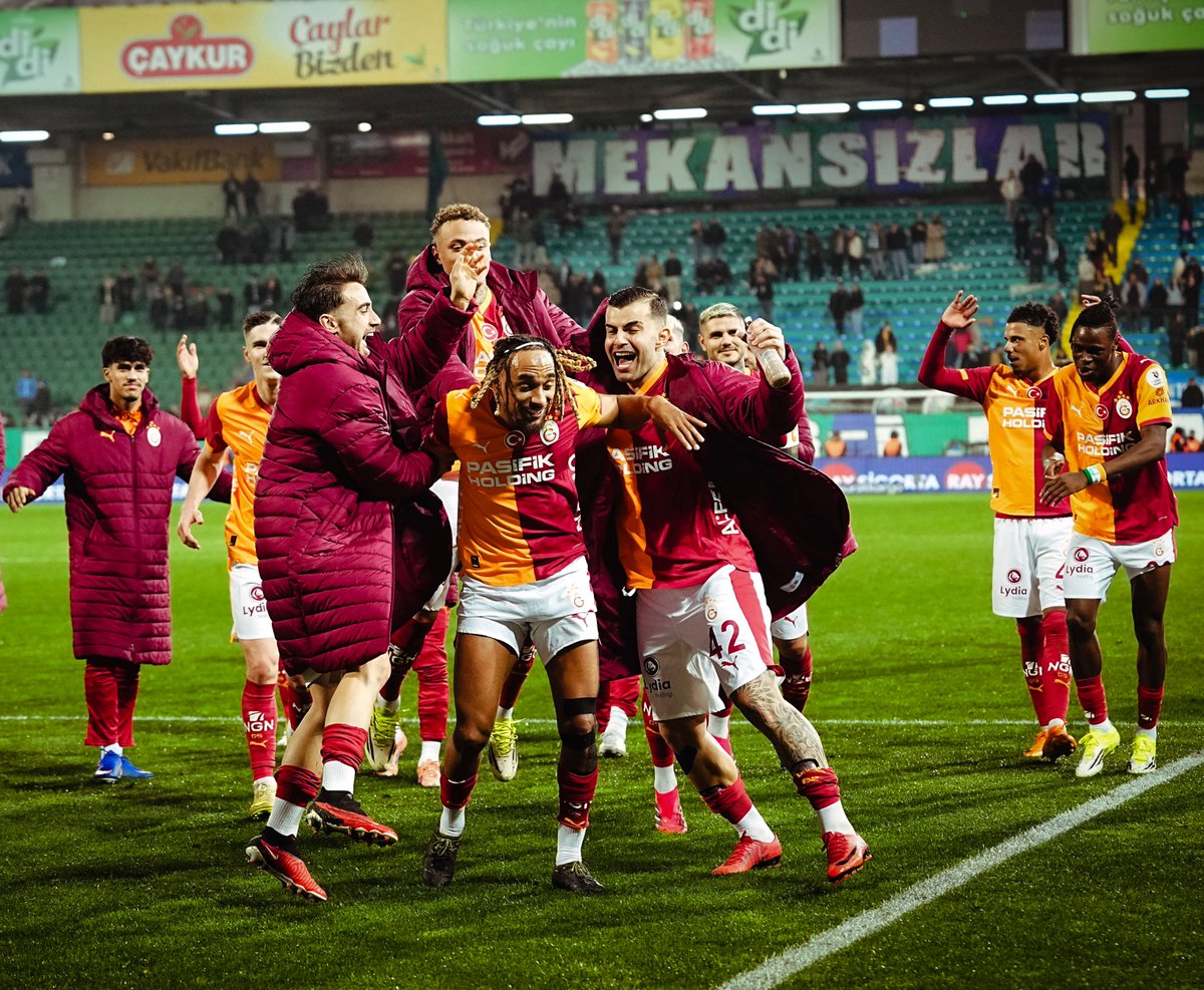 🦁 İyi geceler #Galatasaray ailesi! 🌃
