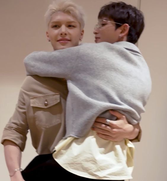 shoutout to maki’s hand on harua’s waist, gotta be my one of my favorite genres fr 🙏