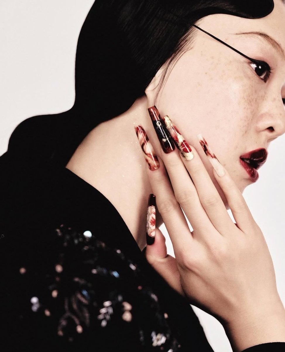 LaModeUnknown's tweet photo. A beauty editorial feat. amazing NAIL ART in ✨️Vogue China✨️ with makeup by Taka Lam and photo of Jialing Hoo.🪡 https://t.co/rDelFJWKiy