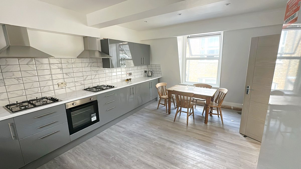 HMOLettingAgent's tweet photo. Denmark Hill Ensuite – from £1,049pcm

✨ Furnished ensuite + kitchen diner
✨ Bills included (except bedroom electricity top-up)
📍 Less than 10 minutes to station – Elephant &amp; Castle in less than 10; Victoria in less than 15 minutes

#DenmarkHill #LondonRentals https://t.co/YJ1UYfejE5