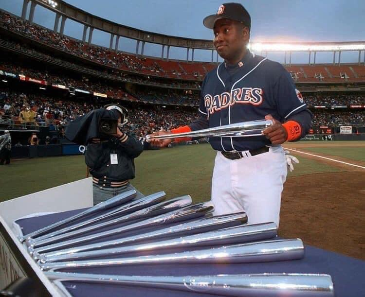 Tony Gwynn with a huge flex.