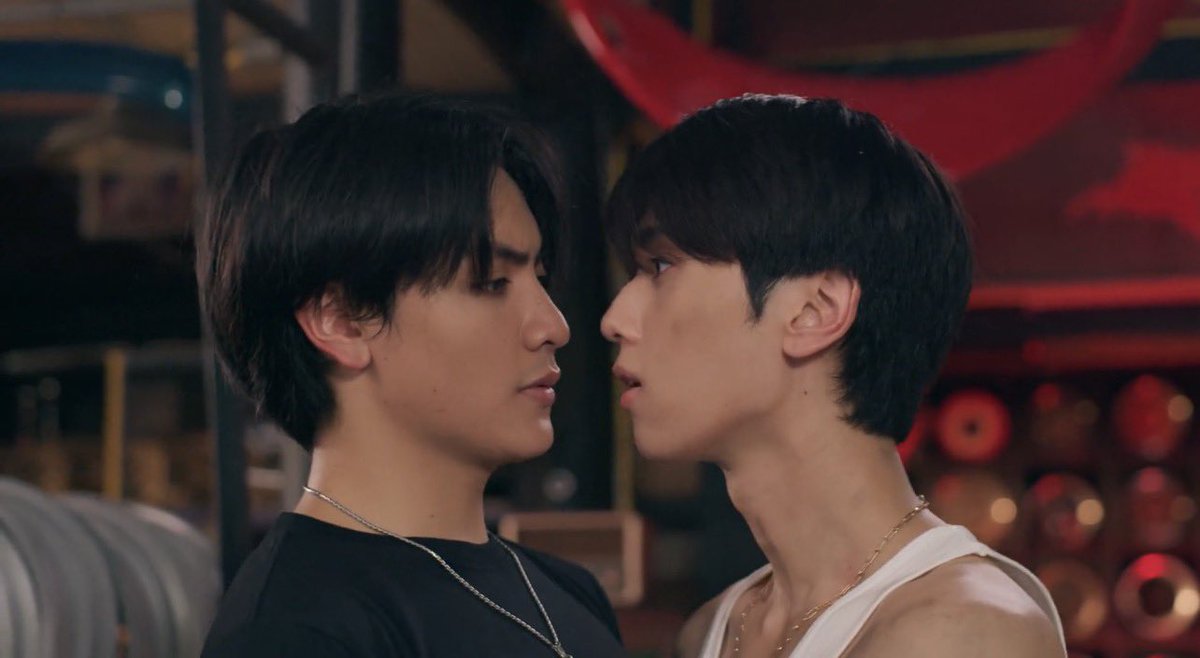 Meus pais são dois gostosos! 

#TheHeartKillers
#TheHeartKillersEp1