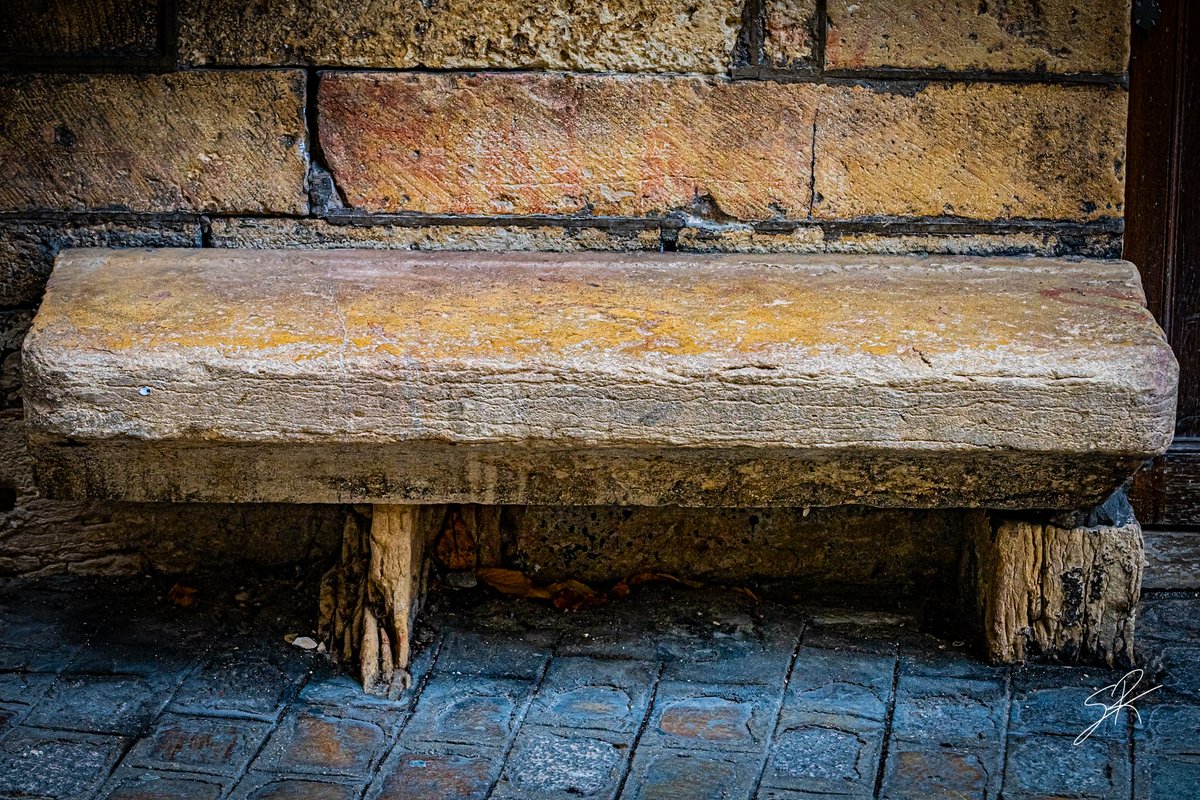 Dijon Zoom - Le Banc de la Maison Millière

Si ce banc de pierre pouvait parler... Niché devant l'emblématique Maison Millière, ce bloc de pierre brut fait partie intégrante de l'âme du quartier médiéval de Dijon.

#dijon #maisonmilliere #cyranodebergerac #dijonpatrimoine