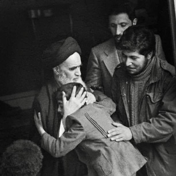 ما فرزندان مکتبی هستیم که پیامبران آن شهیدند؛
امامان آن شهیدند و رهبران آن نیز شهید هستند…
#انقلاب_مردم
#ایران_مقتدر
