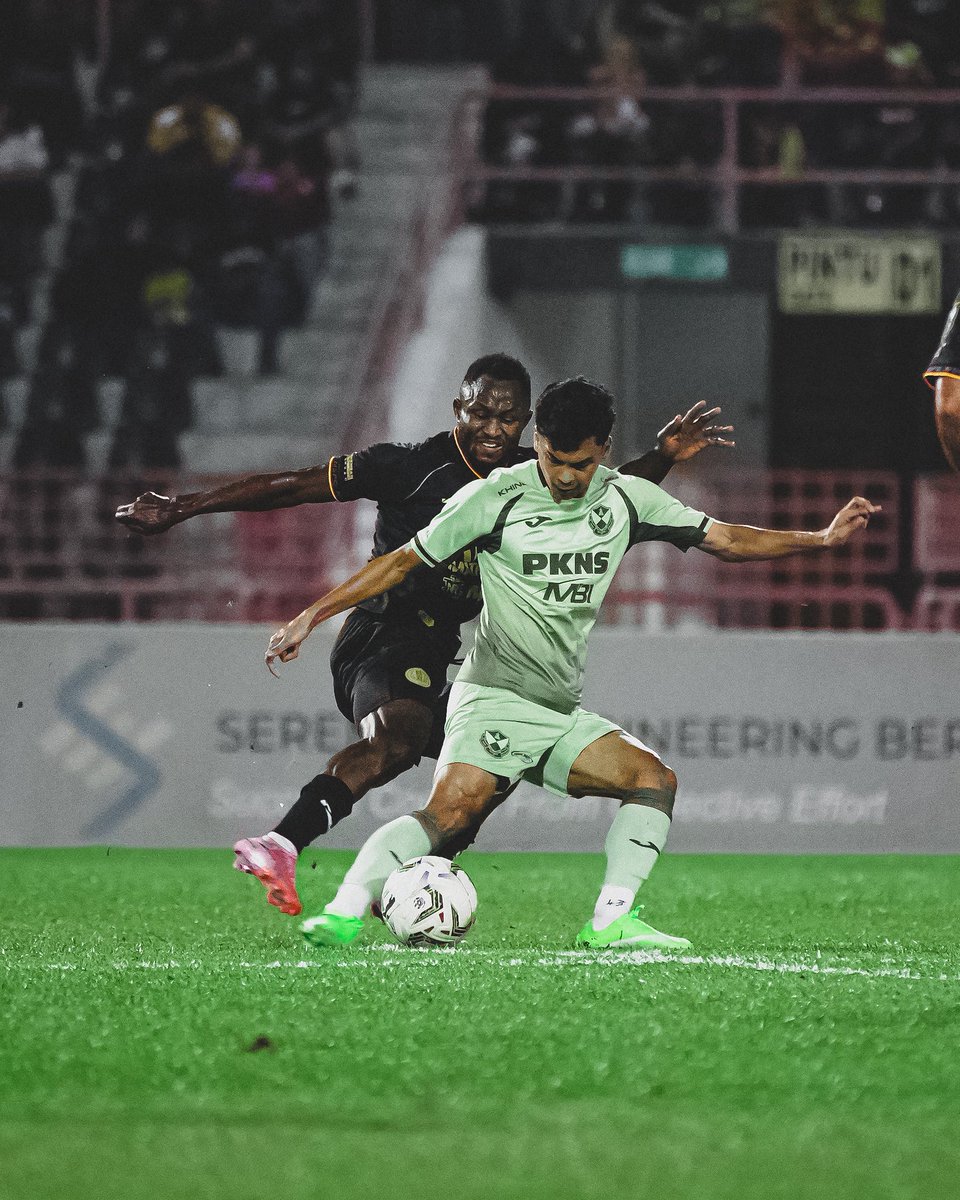 selangorfc's tweet photo. ๐ธ Some snapshots from the first half of the #PialaMalaysia2025-26 Quarter Final. ๐ด๐ก
#SelangorFC #ThisIsSelangor
#NSESFC #PialaMalaysia2025-26 https://t.co/aCUKnUixnf
