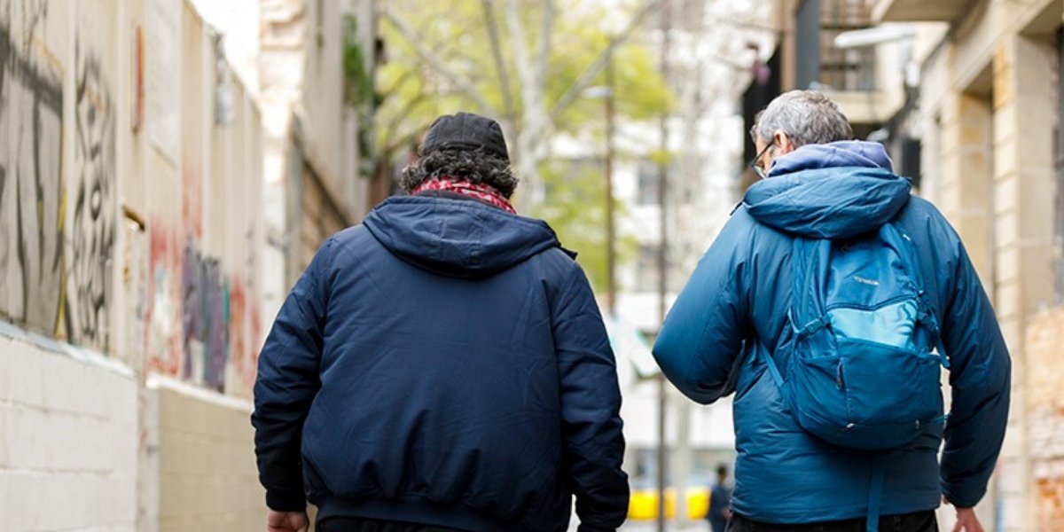 ArrelsFundacio's tweet photo. “Vaig començar a viure al carrer després de separar-me, perdre la feina i el pis. Vivia en la mateixa finca on treballava. Em van deixar de pagar i després em van fer fora. Una vegada al carrer em van robar la documentació, i d’aquí vaig anar cap avall”. 

https://t.co/dNo0ja6MkX https://t.co/OSFBXVXH5k