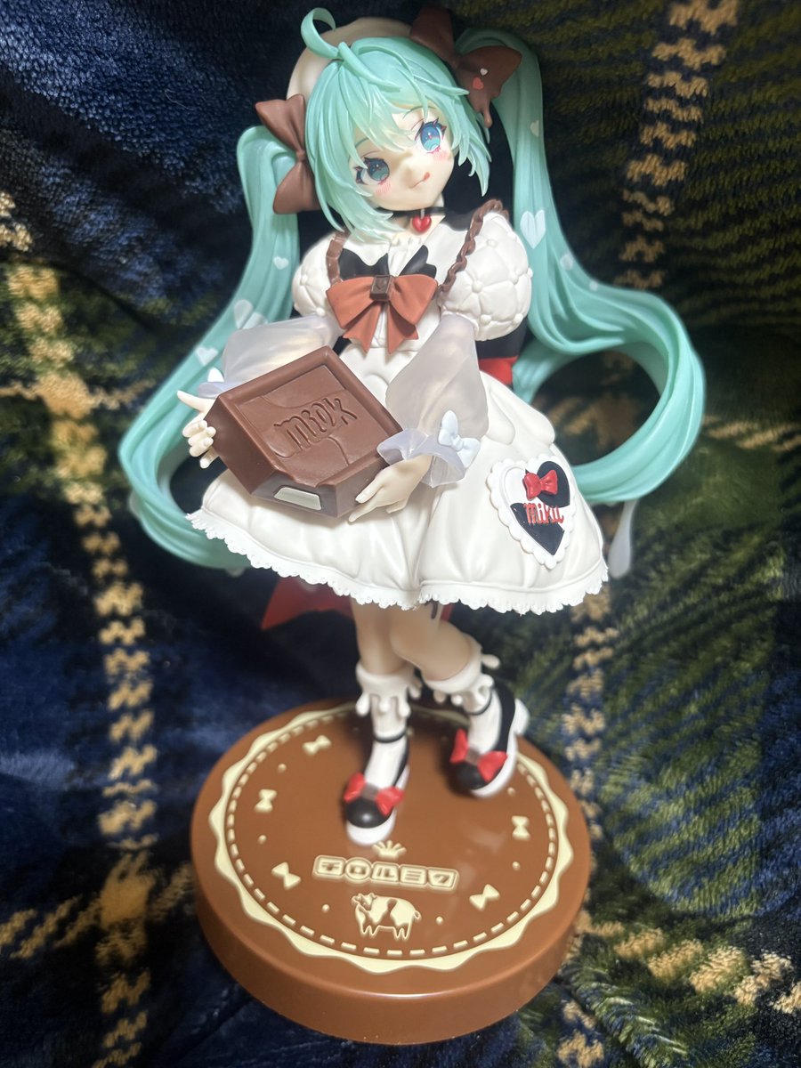 left_w_step's tweet photo. 普段取らないけど可愛かったので。チロルチョコとのコラボミク https://t.co/VYWdZmrKzs