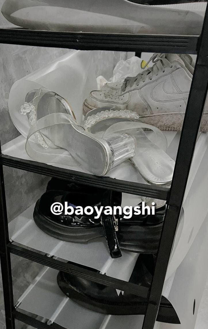baoyangshi's tweet photo. 大奶妹现脱的水晶高跟，能看到明显的趾外翻 https://t.co/s4JwMMamyt