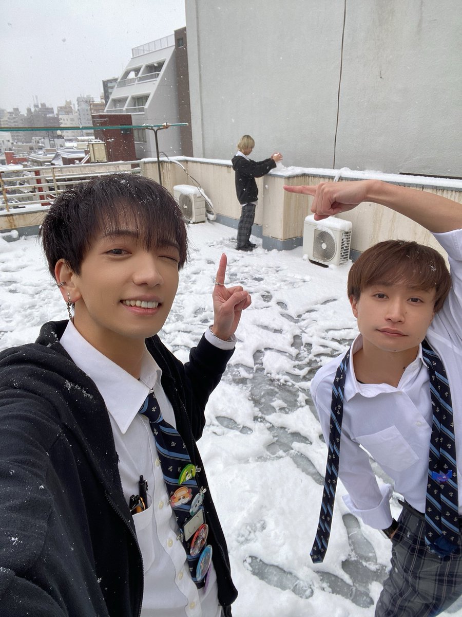 旧校舎屋上で雪だるま作ってから帰るねっていうむーむさんかわいかった