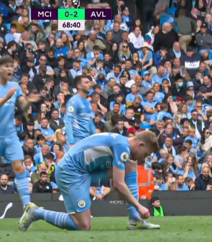 <a href="/Riaaade/">Renaissance du Phœnix</a> En finale il est blessé. Par contre je peux te montrer quand ta légende devait porter son club pour le Titre en PL vs quand KDB porte son club pour le Titre en PL.

Les photos sont terribles… 😭