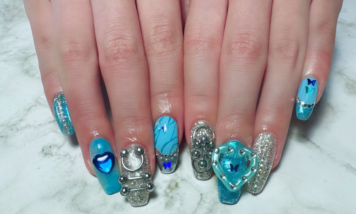 バチバチなのも可愛くて好き🩵🩶🦋⛓