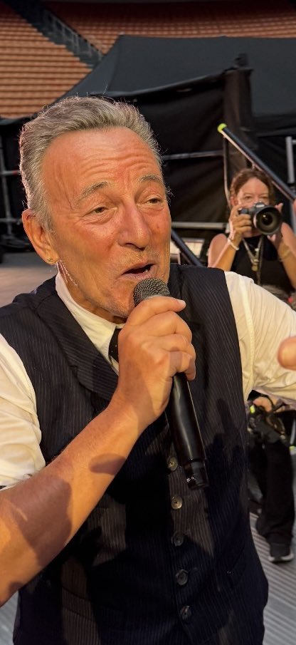 BDoltri's tweet photo. Happy Birthday @PamSpringsteen !!!
Best Wishes from Italy and, thanks for all !!!
My 📸 in San Siro 2025 and Wembley 2024.
❤️🎸🇺🇸🎷🇮🇹❤️📸❤️
#FromItalyForBruce
#Springsteen
#BruceSpringsteen
#SpringsteenTour2025
#Springteenism
#LOHADTour
#8Febbraio
#February8 https://t.co/VIL4ZMLRzR