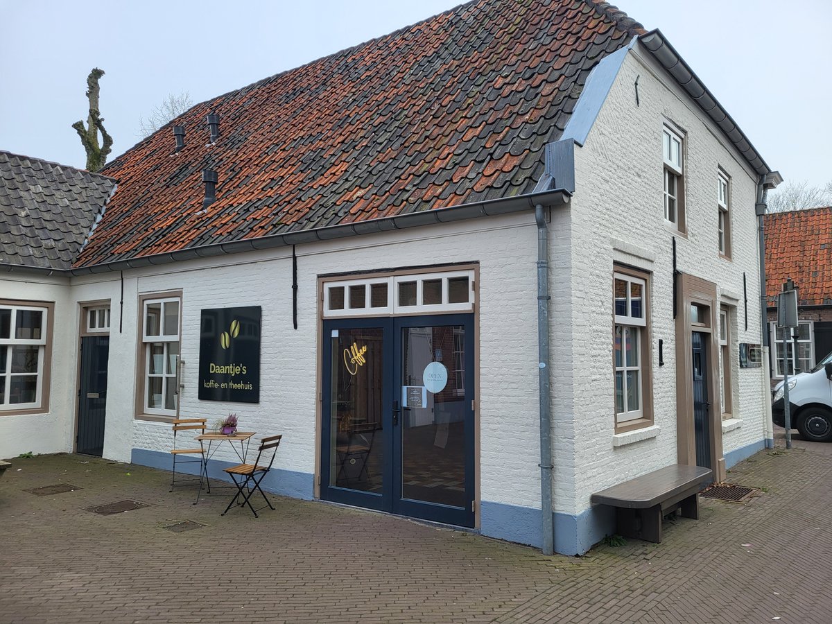 CPjoitr's tweet photo. Friday = family tradition: grabbing coffee and bubble tea with my wife and our three kids. Today not with card or cash, but paid directly with crypto using my OKX Card. From blockchain to drinks on the table. This is how crypto should work in life.  #paidwithcrypto @OKXDutch https://t.co/9VQ20Hc6gx