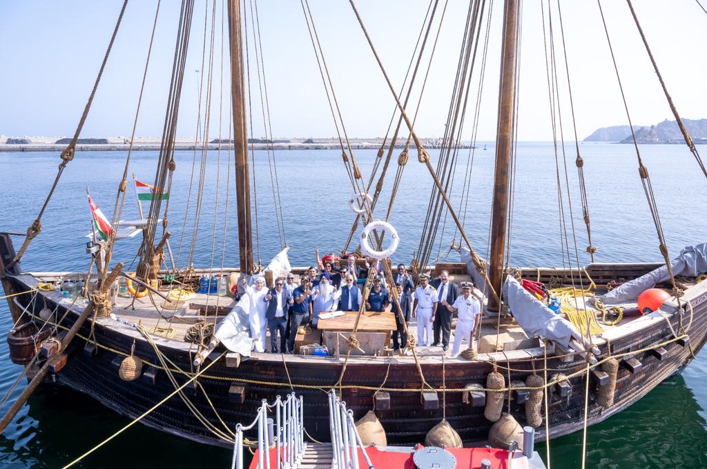 Echoing centuries of maritime exchange across the Indian Ocean, the Indian Naval Sailing Vessel INSV Kaundinya was ceremonially flagged off from Muscat, symbolising shared maritime heritage and the enduring partnership between 🇮🇳 India and 🇴🇲 Oman. (1/4)