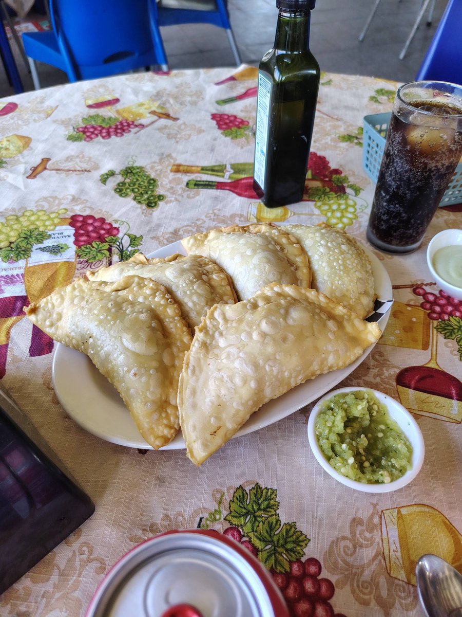 pabloarevalobyv's tweet photo. @AnaCons5 Feliz Domingo!!! yo con unas empanaditas de marisco al desayunooo!!! https://t.co/bE1Rf96dQY