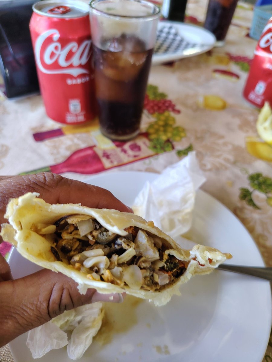 pabloarevalobyv's tweet photo. @AnaCons5 Feliz Domingo!!! yo con unas empanaditas de marisco al desayunooo!!! https://t.co/bE1Rf96dQY