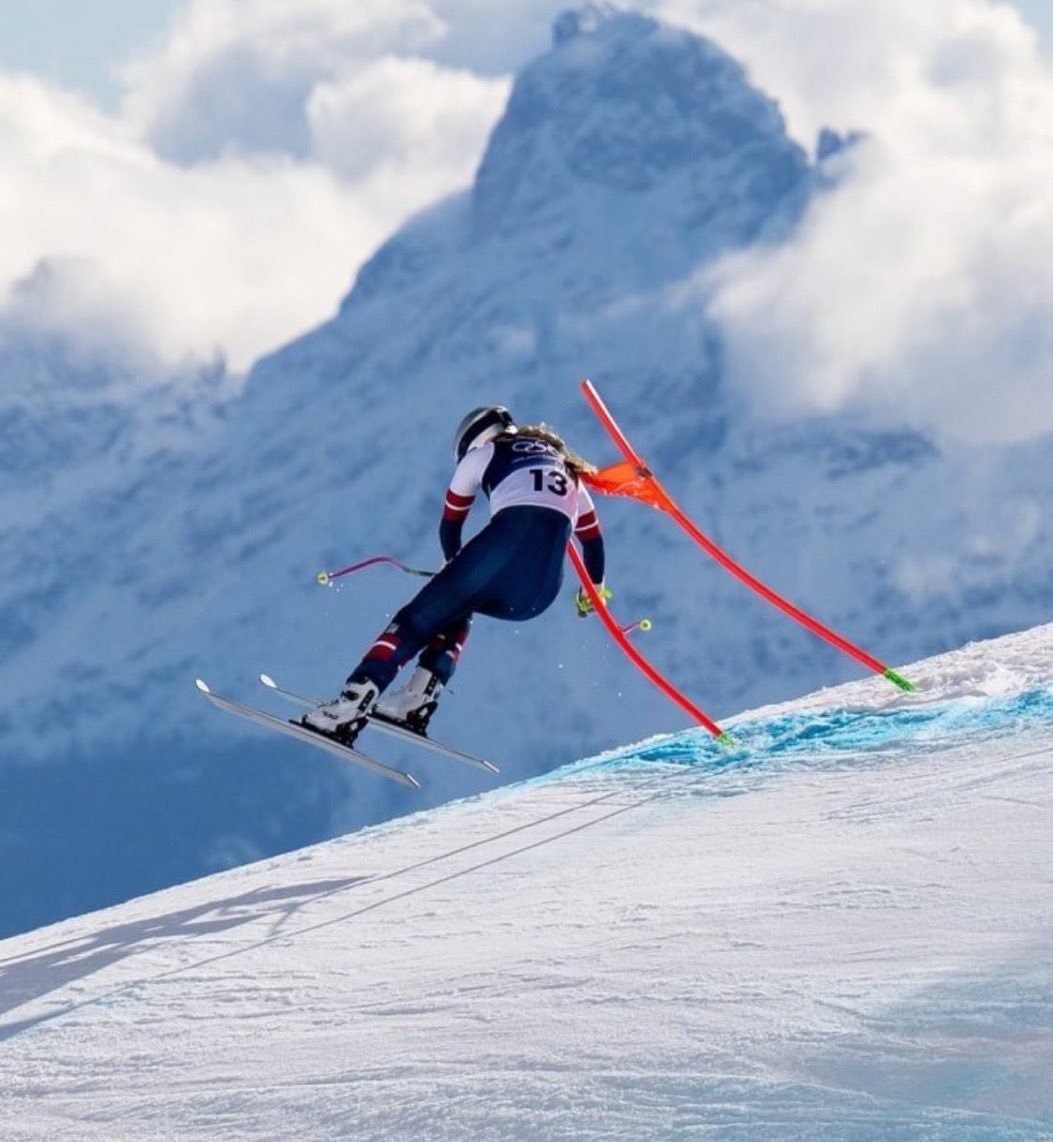 JerimiahLee's tweet image. We should celebrate people like Lindsey Vonn. 

Pushed herself to the absolute limit and failed trying. 

Many would have quit after the injury, but she had one more shot and took it.