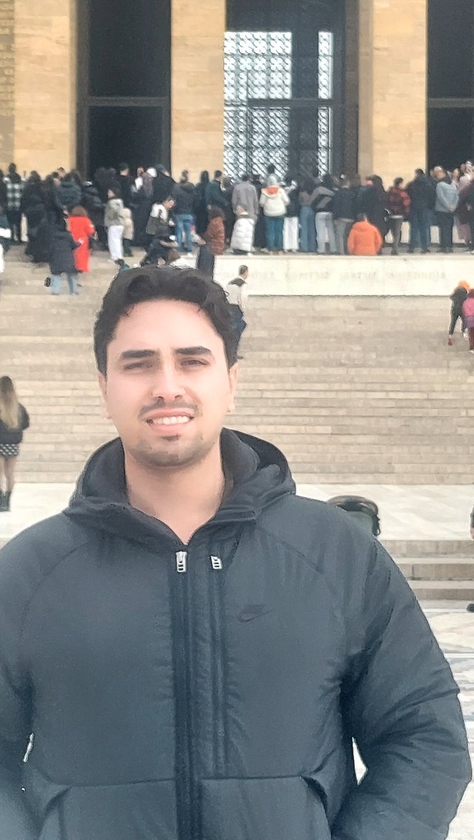 Oğlum Mehmet Can, Amerika'ya gitmeden önce  Anitkabir'de Atamın ziyaret etmek istiyorum dedi.
Doktora refakat ettim,yolu açık olsun.