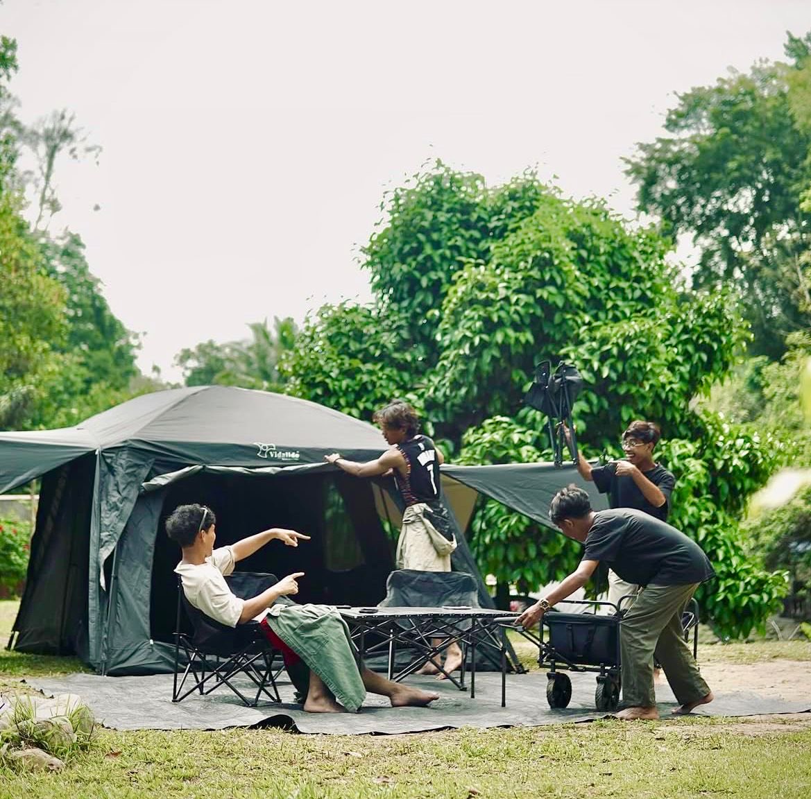 TalibMile's tweet photo. NAK CAMPING?JANGAN BELI KHEMAH. ❌
SEWA JE!🏕️
Vidalido sedia utk disewa
👥 Muat 4–5 pax
💰 Dari RM35 shj
✅ Jimat duit
✅ Jimat ruang rumah
✅ Tak perlu jaga &amp; maintenance
✨ Kami juga sediakan pelbagai jenis khemah sesuai bajet dan bilangan orang
Visit: https://t.co/h09lPfegEH https://t.co/xTCqXEEVUj