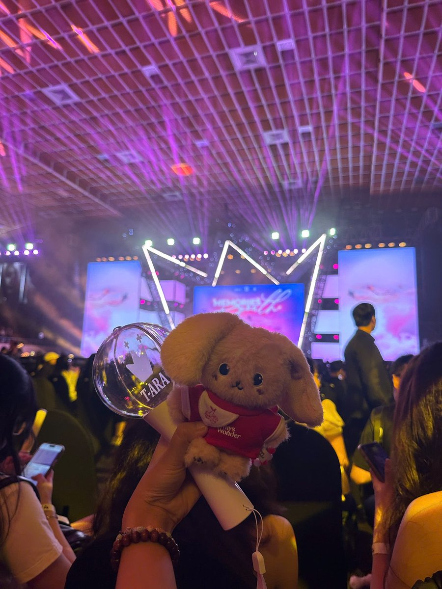 phucthuy88's tweet photo. 070226
memories of youth 
còn lụy fancon chưa move on đc 
hẹn gặp lại bảo bối HYOMIN 💛 👑 

T-ARA VIETNAM FANCON 2026
#taravietnamfancon2026
#T_ARA #티아라 #효민 #HYOMIN https://t.co/UNfxRHAXUe