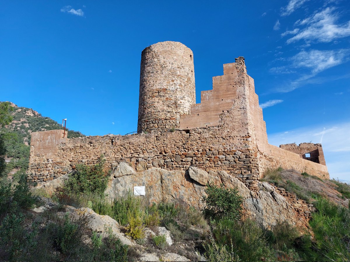 SoyPacoCrespo's tweet image. Castillo de Benalí, Ahín, Castellón. No hay certezas sobre su época de construcción, aunque podría situarse entre los siglos XI y mediados del XII (periodo taifal). Durante la rebelión mudéjar de 1525, propiciada por la aprobación en la Corona de Aragón de la cédula de conversión…