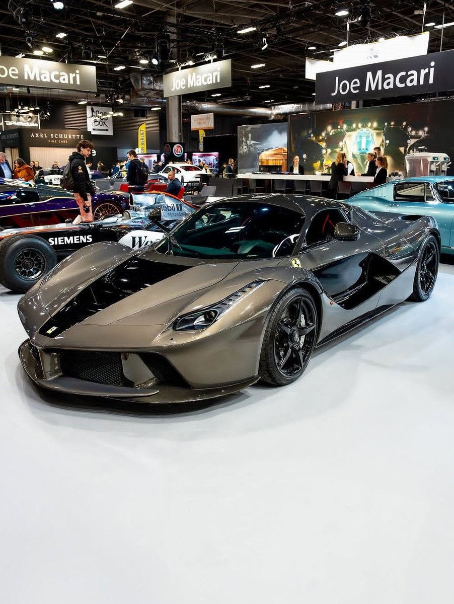 DailyFerrariTM's tweet photo. Ferrari LaFerrari spec'd in rare Grigio Reventon exterior https://t.co/9vD6pPkfoh