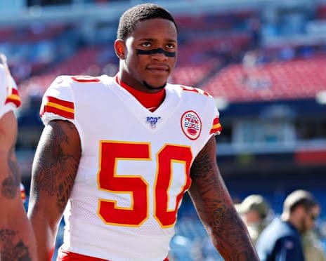 L'ancien linebacker de la #NFL, Darron Lee, a été inculpé du meurtre de sa compagne.

Jeudi, la police s'est rendue à une résidence près de Chattanooga, dans le Tennessee.

Malgré les tentatives de réanimation, la femme était déjà décédée.

Lee, âgé de 31 ans, a été identifié
