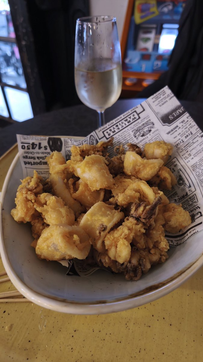 Nos habían recomendado probar las rabas en el bar Petit (antiguo José Luis), y sinceramente, todo un acierto, están muy ricas 👌🏻 #Eibar