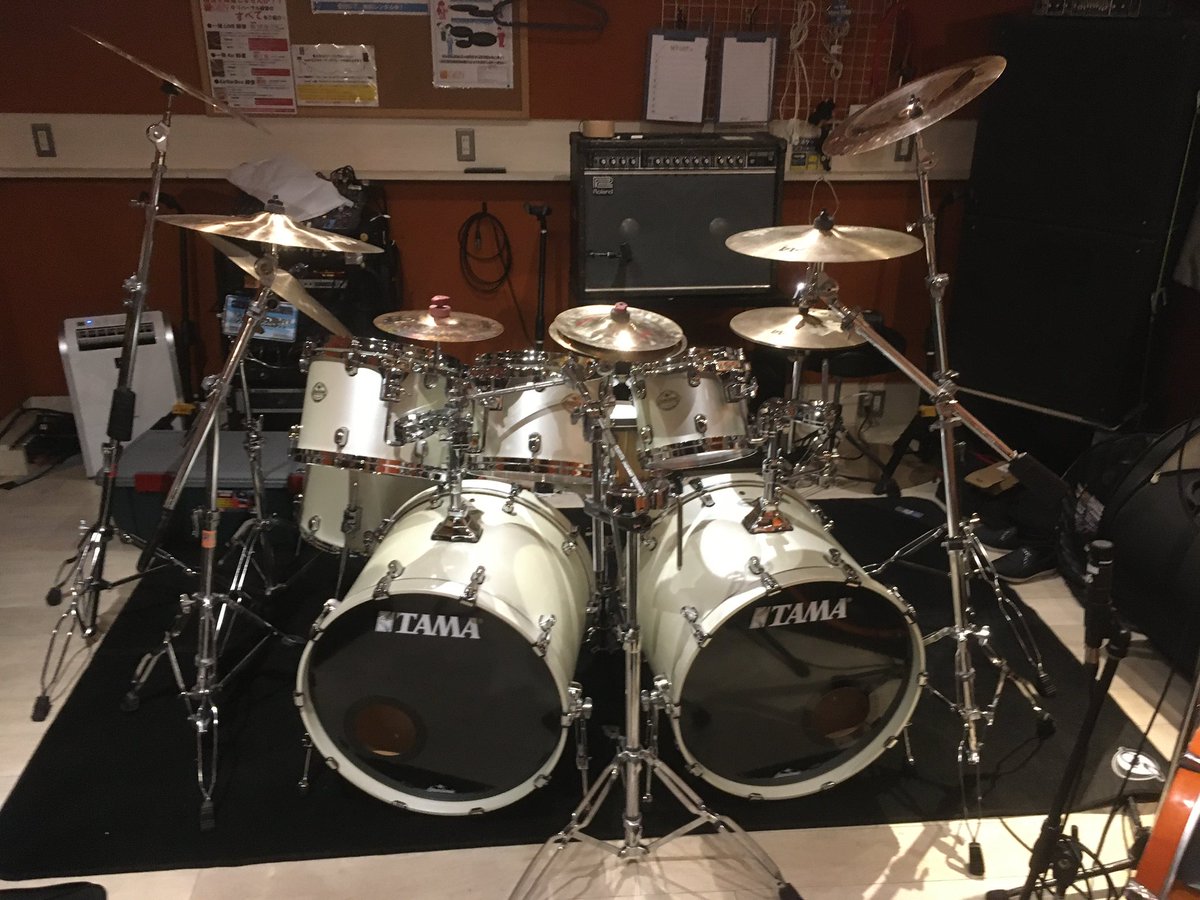Takurou_gmdr's tweet photo. ドラマー不足が話題ですが、
個人的にわかって欲しいのが、ギターで例えると、
・ネックを取り付ける
・弦を張る
・弦高を調整する
・チューニングする
これを毎度スタジオやライヴでやるのがドラムです。
せやから時間かかります。
ならば機材減らせって話ですが。
否！多点LOVE✨
こだわりは個性🎶 https://t.co/eaEhtWKth5