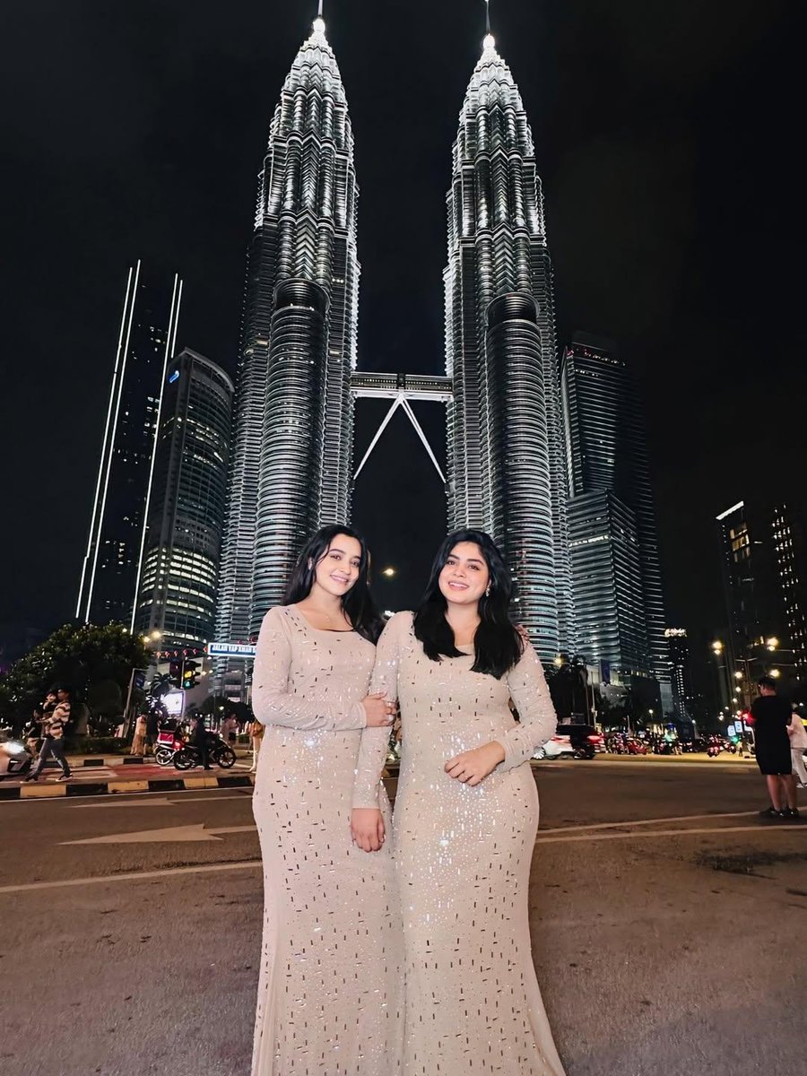 kayaldevaraj's tweet photo. A.B.A.R🌟J.O.E 👭🧿
#Malaysia #Sisters #Adorable #TwinsTower #Abarnathi https://t.co/znw06wz12y
