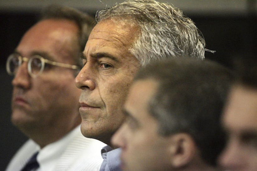 TiredEarth_FR's tweet photo. Jeffrey Epstein climatosceptique ; comment la richesse, la désinformation et l'influence politique ont façonné l'agenda environnemental de Trump

#TiredEarth #EpsteinFiles 
🔗https://t.co/ha3RHvtG3I https://t.co/N2H0xPKt22
