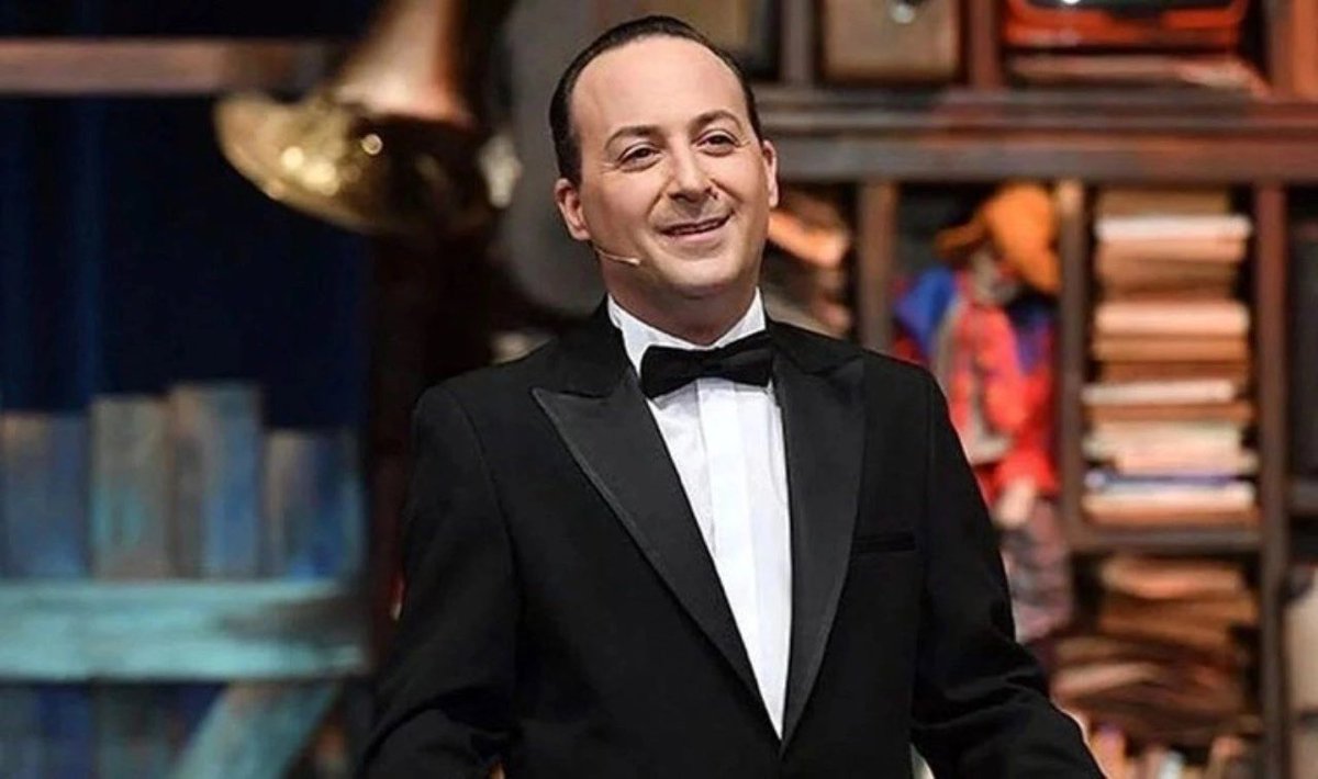 Tolga Çevik: “ ‘Neden Norveç değiliz’ demek yerine ‘İyi ki Somali değiliz’ diye düşünmemiz öğretildi. İyiyi örnek alacağımıza, kötüye bakıp kendimizi rahatlatmaya alıştırıldık. Bizi işte bu arabesk zihniyet tüketti...”