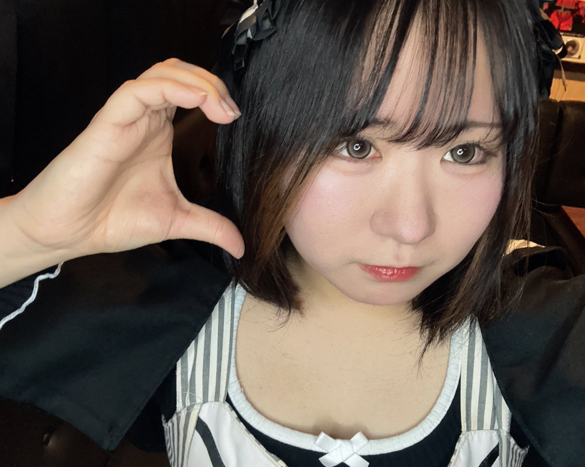 ログイン❣️コニちゃんとかがロビー盛れるって言ってたから撮ってたら人来てめちゃ焦った^^💦陰の極❓😄
どっちが盛れてるかな❓😄
るなちゃんと5時までいるにょ‼️