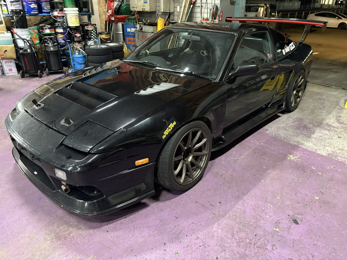 #あなたは車を親に見せらられますか
1台目がクラッシュしてノリと勢いで購入w

初めて見せた後に言われたこと↓

２台連続で同じ車？！

親子そろって室内に棒ついた(ロールバー)車乗らなくても‥

もう何年前の話かな？笑
今じゃ車検とってない車になってしまった笑