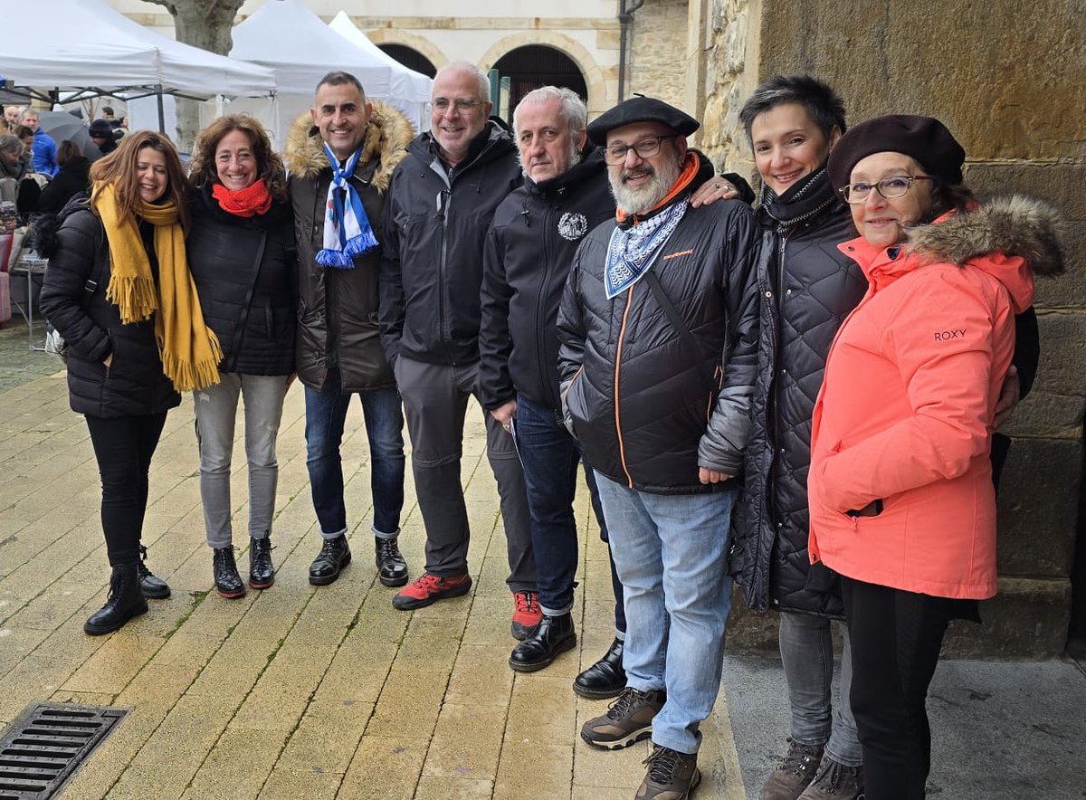EHBilduDulantzi's tweet photo. Gaur, Dulantzi San Blaseko azokan disfrutatzen. Nahiz eta eguraldi euritsua egun polita izan. https://t.co/m99mcDLkRe