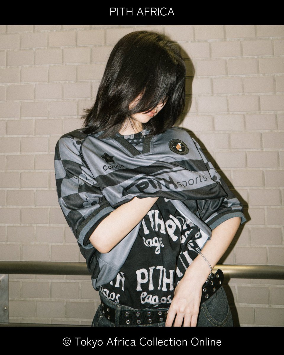tac_tokyo's tweet photo. [#PITH 商品紹介]
Pith Sportsの思想「インスピレーション・アイデンティティ・挑戦」を融合したフットボールジャージ。

“Corolla（花びら）” の哲学と “Black Pride” を象徴する限定コレクション。

スポーツにもストリートにも対応する多用途スタイル。

Brand：PITH Africa（#Nigeria🇳🇬） https://t.co/hS2n6AfFRz