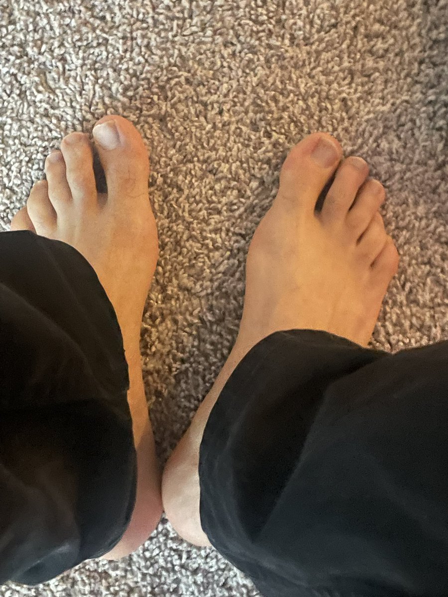 Bow down and kiss my feet betas #findom
