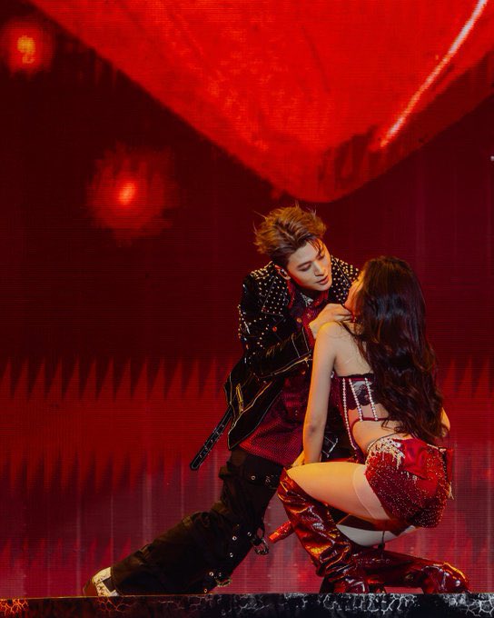 พี่เช่โคตรจะอัครศิลปิน ในท่อนแรปมีคำว่า Ms. heartstopper คำมันชวนเขินมากเอาดี มิสฮ้าทสะต้อปเป้อของท่าน เพิ่นว่า ฮื่อออออ 😭😭😭😭😭😭😭😭😭😭😭😭😭😭😭😭