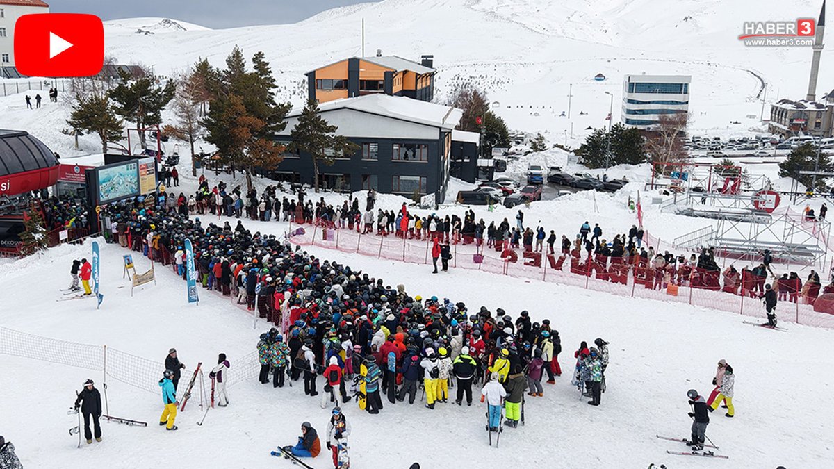 haber3com's tweet image. Türkiye'nin en önemli kış turizm merkezlerinden Erciyes, hafta sonu yerli ve yabancı olmak üzere birçok turisti ağırlarken kalabalıktan bembeyaz karlar bile görünmez oldu... haber3.com/foto-galeri/ya… #Erciyes #KışTurizmi #Kayak #BembeyazCennet #Kar