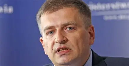 Bartosz Arłukowicz postać znana jako komunistyczna świnia.