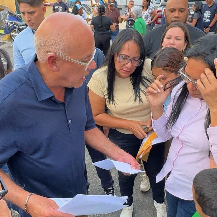 JoseSalPSUV's tweet photo. @ElCuartoRoj0 @SeirContreras @jorgerpsuv @El_Patriota07 @Pajarorojo52 @AecioEscalante @dpiloncita @irinasilva0854 @ChavezErtugrul @ZURITAZHOR @ZerikAragort @StephGuaiqueri @columanasbj #8Febr
@SeirContreras es un mercenario (Palangrista), al servicio del Periodismo Basura, promotor del odio y la violencia fascista.
La paz, no les genera dividendos económicos ni políticos.
#FreeMaduroAndCilia #BringThemBack ¡Los Queremos De Vuelta!
@dcabellor
@YriadS https://t.co/QMwOCjTIu5