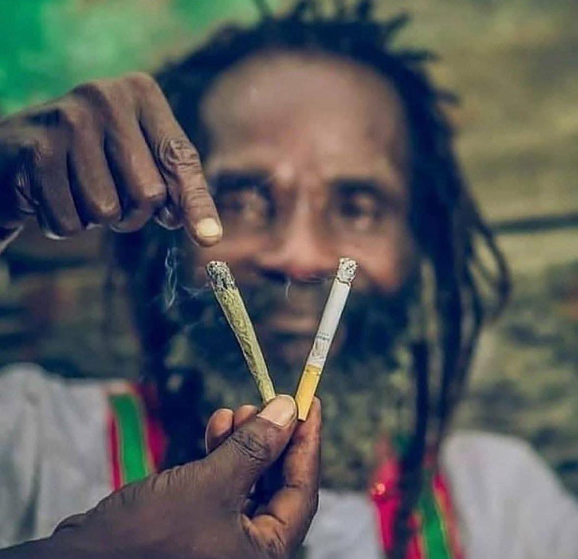 Weederycom's tweet image. Weed over cigarettes 💯💨