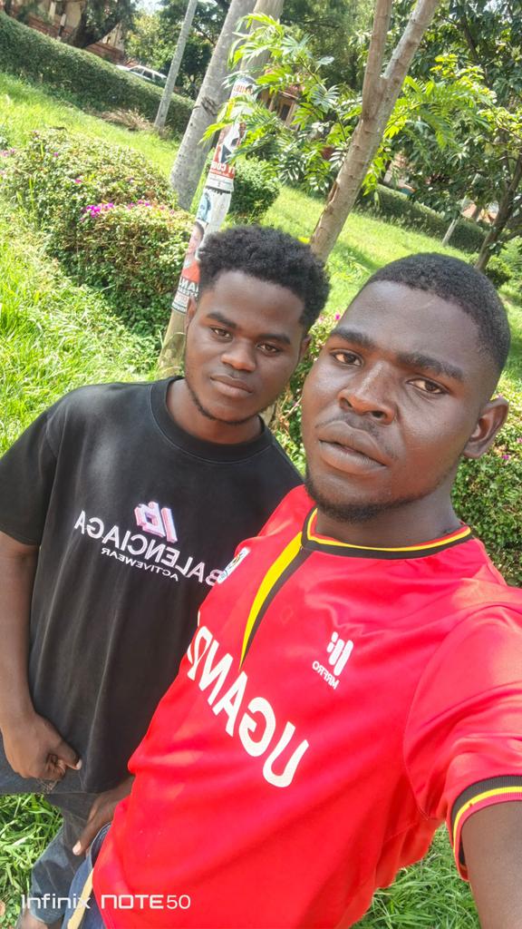 Ivanibanda1079's tweet photo. that one friend who brings problem all the time 😂😂 https://t.co/9jWUEK5rns