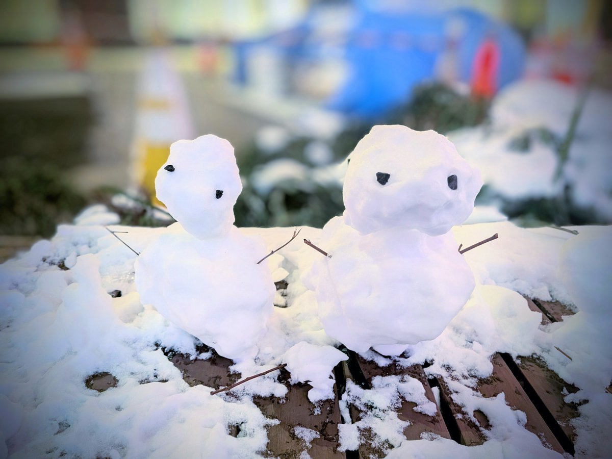 寒かったぁああ！
お出かけ先で雪だるま見つけたー☃️
可愛い☺️