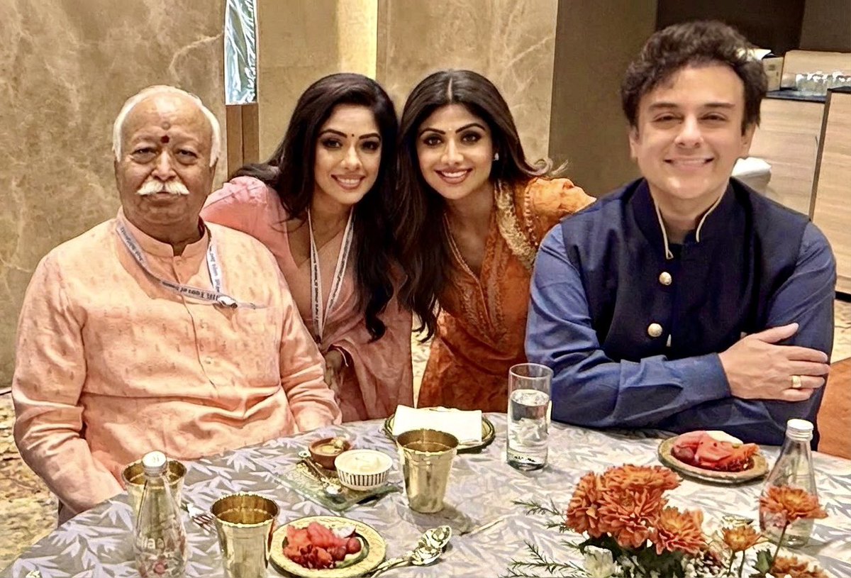 CommonBS786OM's tweet photo. अब समय आ चुका है, बॉलीवुड के चरण चाटू कलाकारों के पूर्ण बहिष्कार का.

तस्वीरों में दिख रहे 5 चेहरों का कम्पलीट बॉयकॉट करने का निर्णय लेना ही होगा.
जो देश विरोधी संगठन के गोद में जा बैठे हैँ.

पहला - अक्षय कुमार, जिसकी फ़िल्म 2019 के बाद नहीं देखी. जो 2014 से बीजेपी का पालतू बना घूम रहा.

दूसरा - सलमान खान,जो अपने समुदाय के खिलाफ प्रचार करने वालों के ही चरणों में जा गिरा,  इसकी आगामी एक भी फ़िल्म नहीं देखी जाएगी मेरे द्वारा 

तीसरा - रणबीर कपूर, जो बीफ आज भी खाता है, शायद अब बीजेपी वालों ने उसको मिथुन नाम रख दिया होगा, कम्पलीट बहिष्कार 

चौथा - करण जौहर, जिसके बारें में बोला गया कि खान कल्चर को बढ़ावा देकर बॉलीवुड में हिन्दुओं की एंट्री नहीं होने देता.
उसके द्वारा निर्देशित एक भी फ़िल्म नहीं देखनी 

पांचवा - शिल्पा शेट्टी, जिसका एक भी टीवी प्रोग्राम नहीं देखा जायेगा मेरे द्वारा.

बाकी अदनान, जैकी श्रॉफ, टाइगर श्रॉफ,
अजय देवगन, आमिर खान, सैफअली 
इन सबका बॉयकॉट ऑलरेडी किया हुआ है.

बीजेपी आईटी सेल वाले पिल्लू टाइप लोग बॉयकॉट ट्रेंड करवाते थे, आज हमने कर दिया है 

संघी बॉलीवुड नहीं देखना अब किसी भी कीमत पर... आप लोग करोगे क्या??