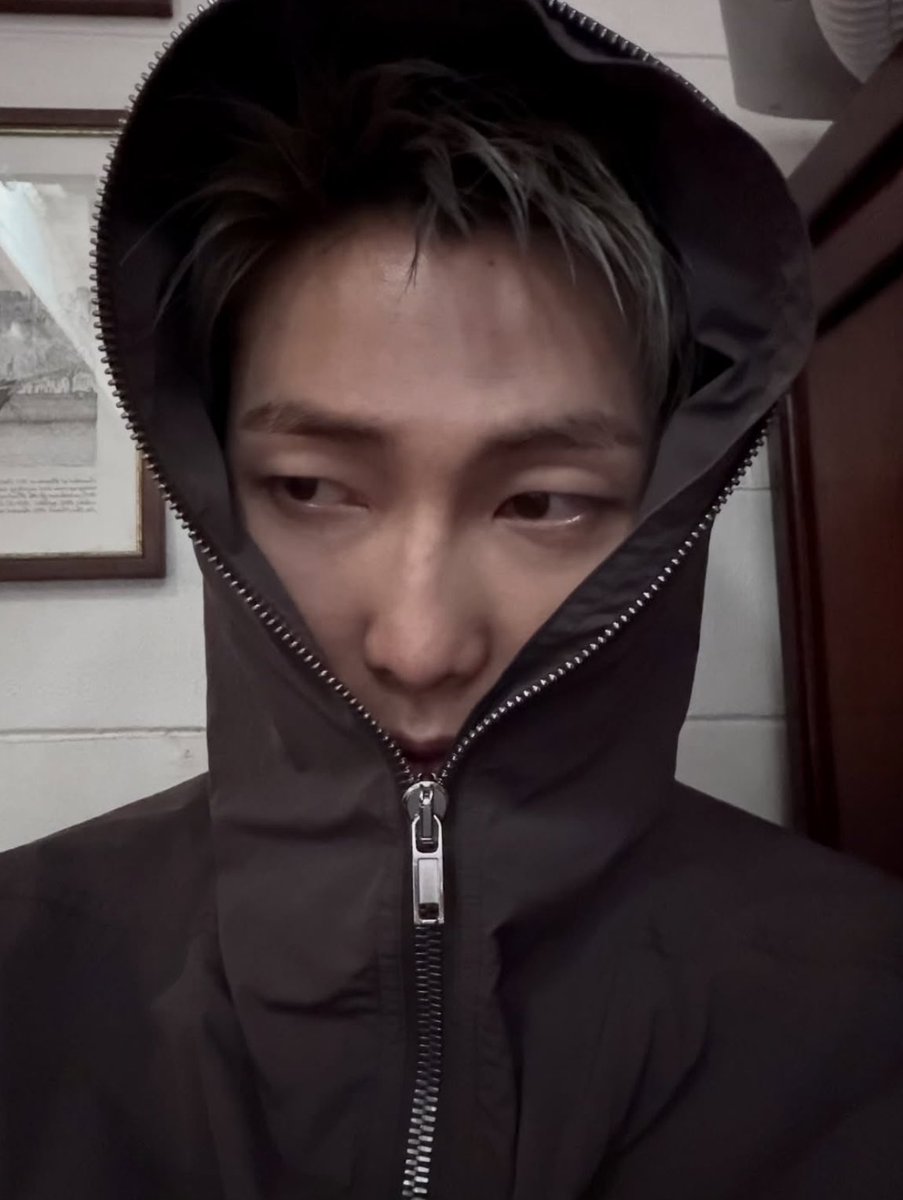 후드 쓴 김남준 넘 남친짤이야